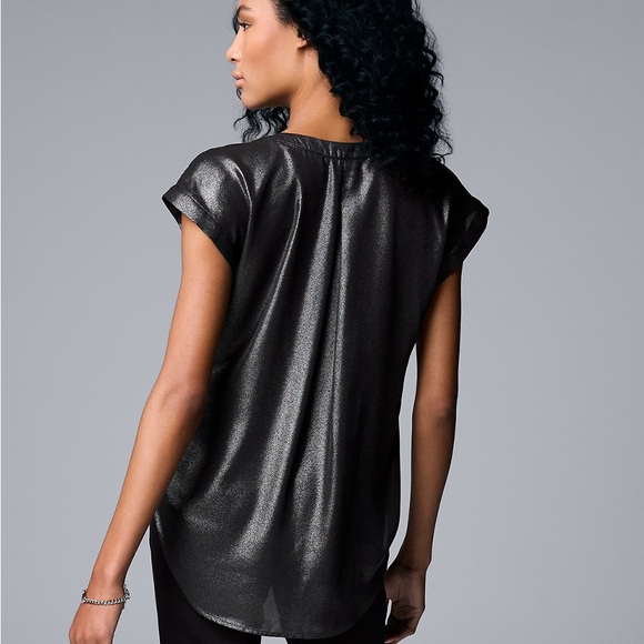 Simply Vera Vera Wang Tops - NWT women’s Simply Vera Vera Wang V neck top SZ XL